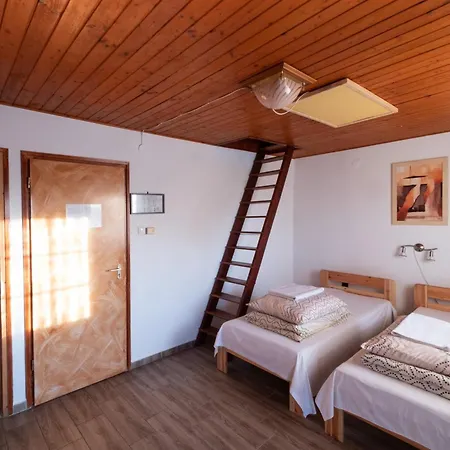 לינה וארוחת בוקר Vandor Vigado 3*